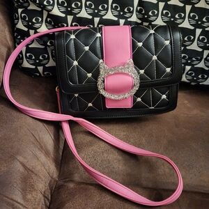 Betsey Johnson Cat Buckle Crossbody Black/Pink Trim